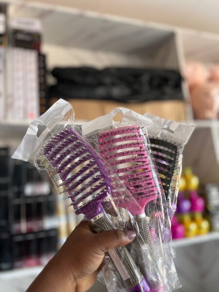 Detangling brush
