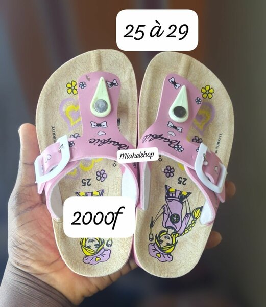 Sandale matière gomme