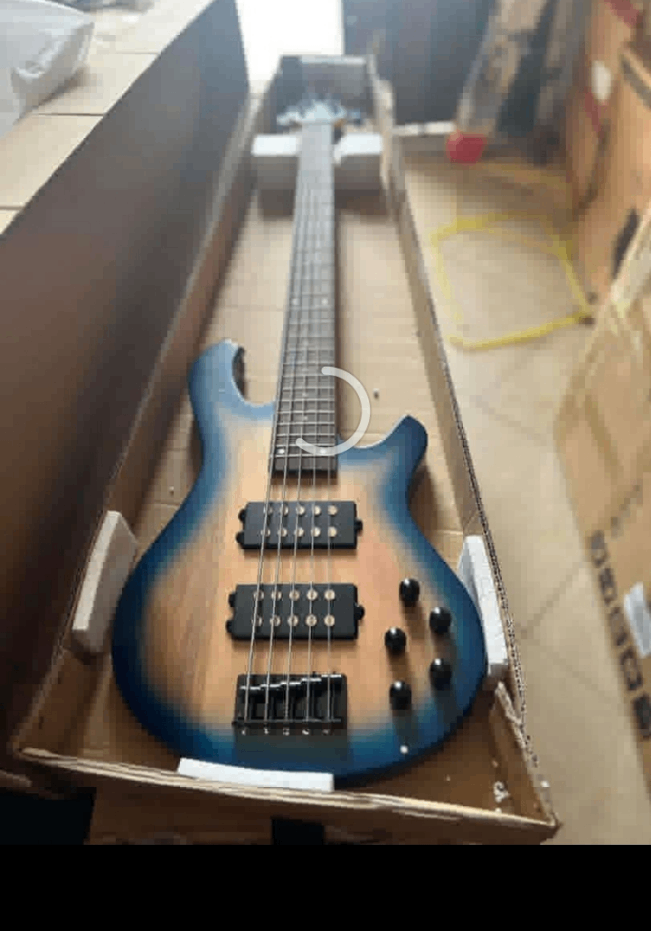 Base guitar