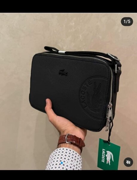 Sacoche Noire Élégante Lacoste