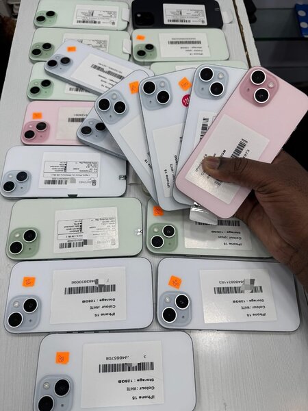 iPhone 15simple 128g casi neuf