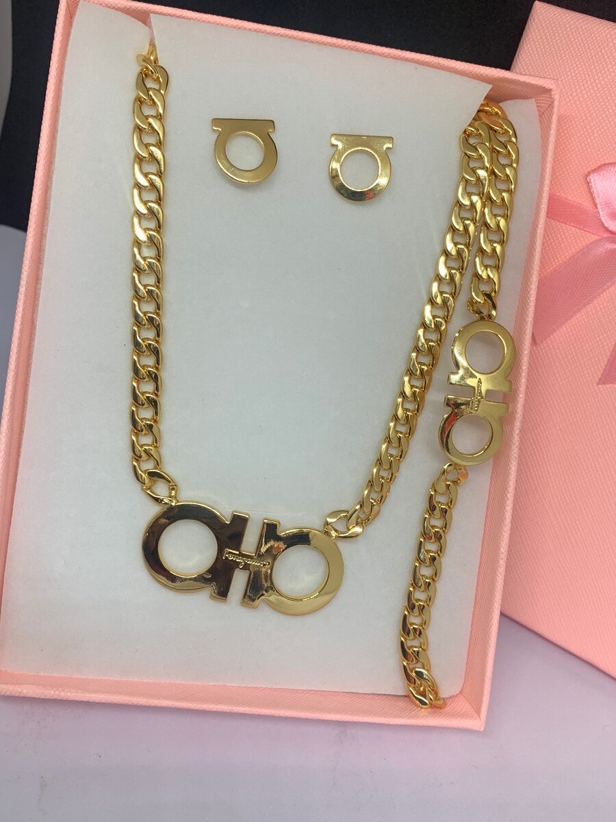 Ladies necklace set