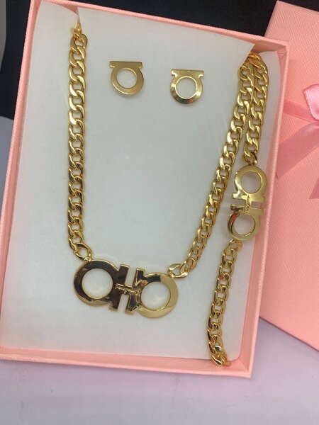 Ladies necklace set