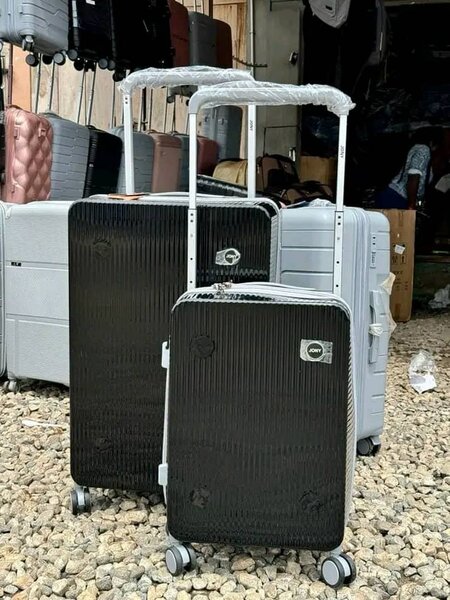 TRAVELING BAG SET