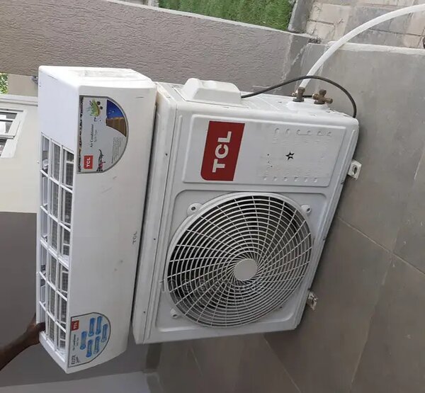 Hot Cake TCL Air Conditioner 1.5 HP (3 Star ) R410 Gas AC