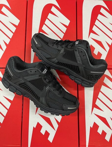 Nine vomero 5 black