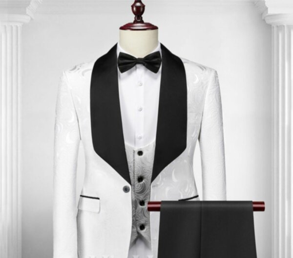 Costume de mariage élégant