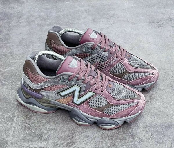 NEW BALANCE SNEAKER