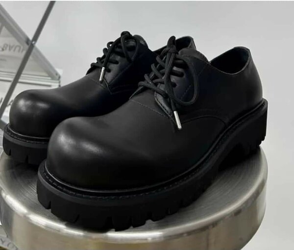 Solid shoes