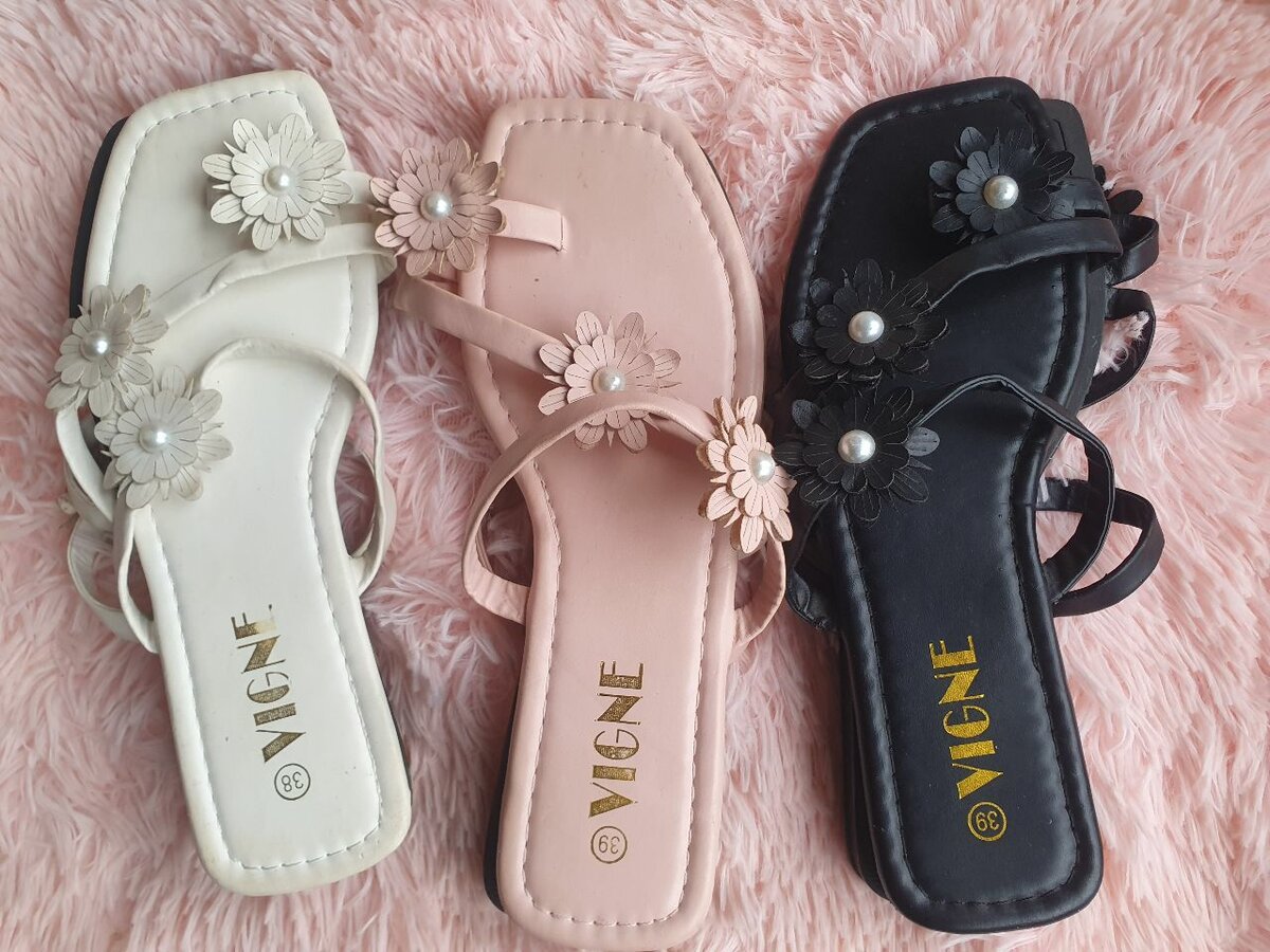 Sandales élégantes avec fleurs