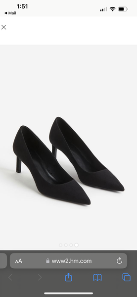 Court shoes