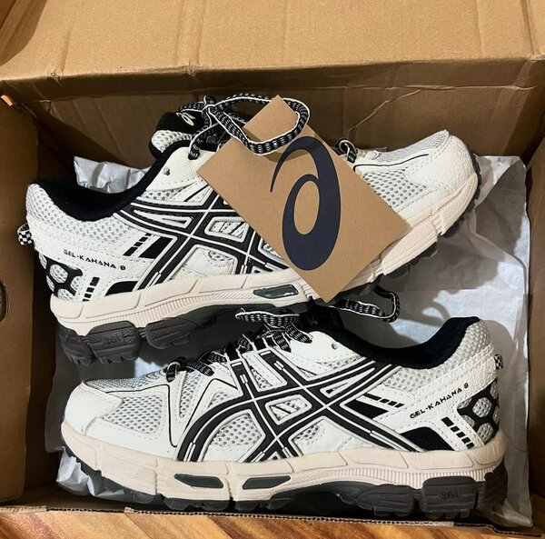Asics Sneakers