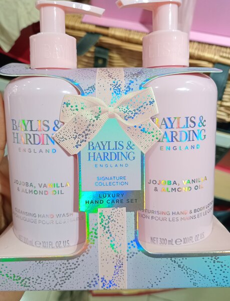 Baylis and Harding Jojoba, Vanilla and Almond Oil Hand Care