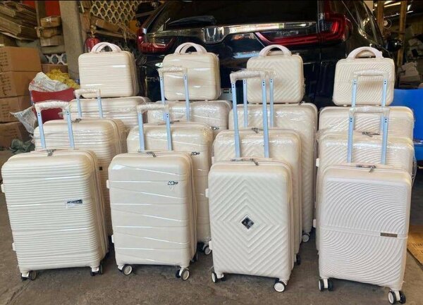 Traveling bag 4 set
