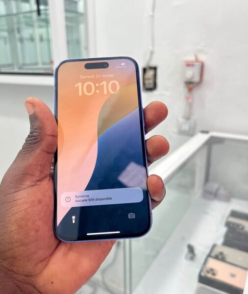 iPhone 16 simple