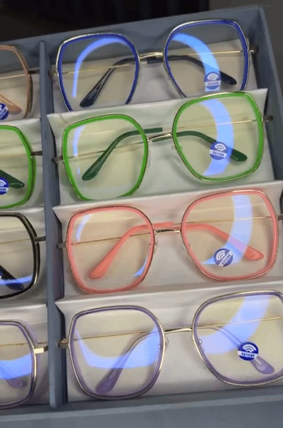 Spectacle