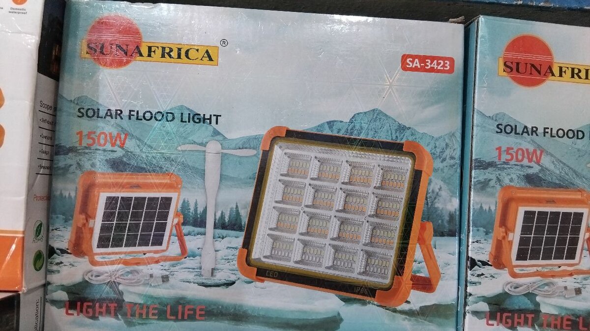 Projecteur solaire 150w combiné avec son panneau