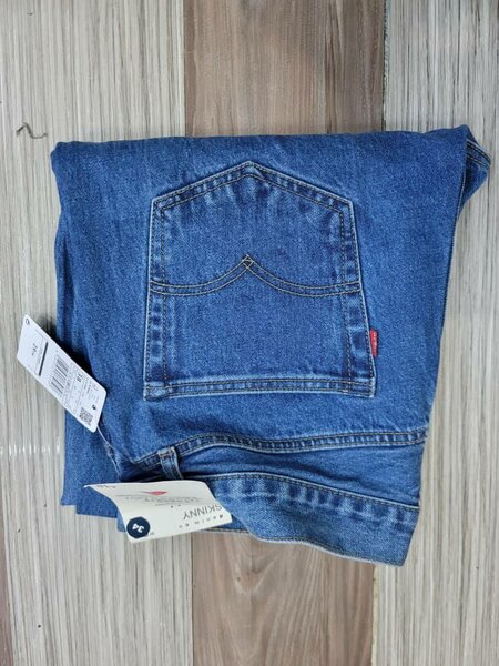 Stylish jeans with blue shade