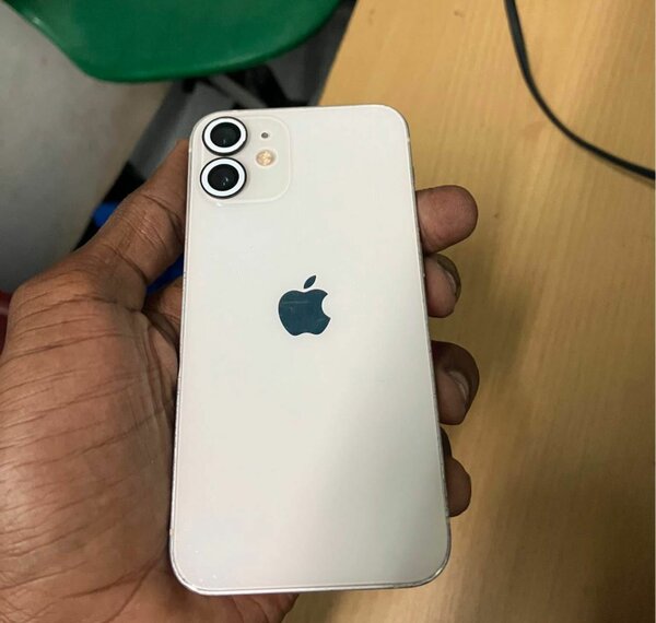 iPhone 12 simple