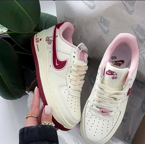 Nike Force Pink