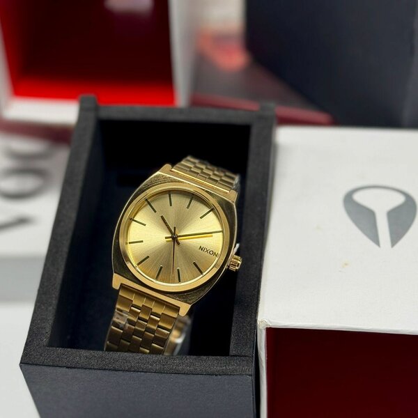 NIXON CLASSIC WATCH