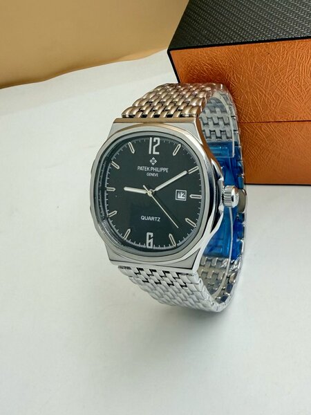 Montre en acier inoxydable élégante