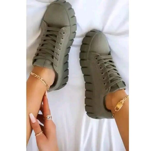 Ladies sneakers