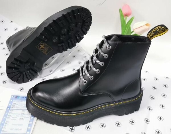 Paire de souliers grosse semel