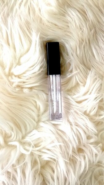 Gloss à lèvres transparent