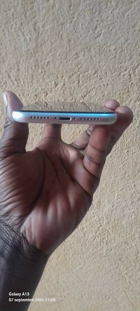 iPhone XR Blanc Cassé