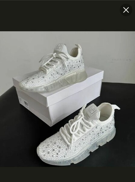 Ladies sneakers