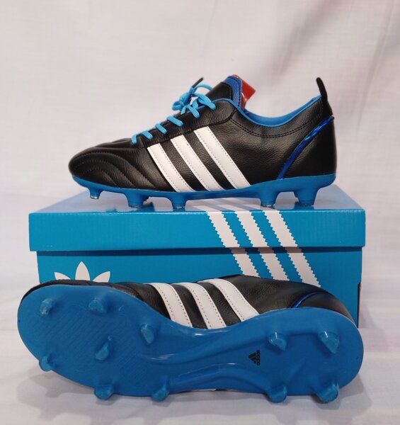 Soccer boots
