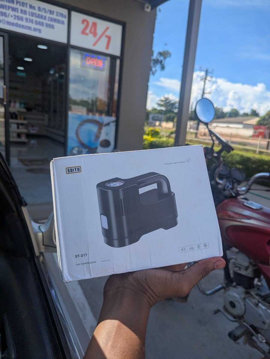 AIR COMPRESSOR