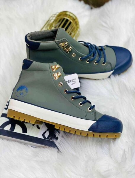 Sunny boots