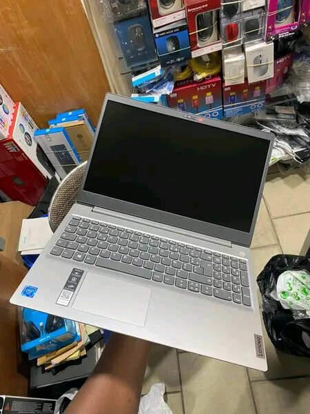 Ordinateur portable Lenovo moderne