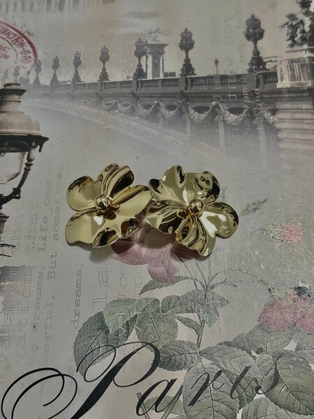 Boucle doreille florale