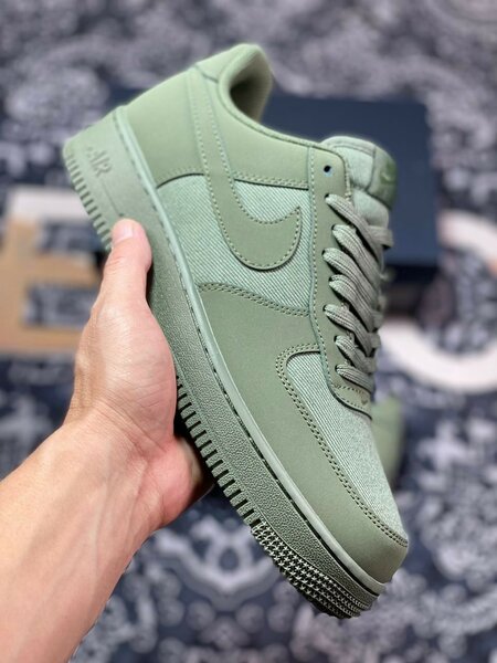 Nike Sneaker