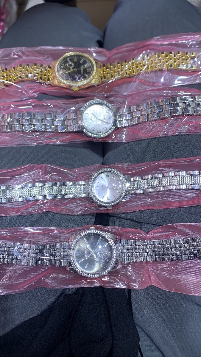 Montres élégantes en acier inoxydable