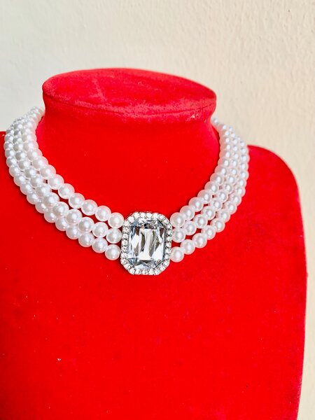 Pearl choker