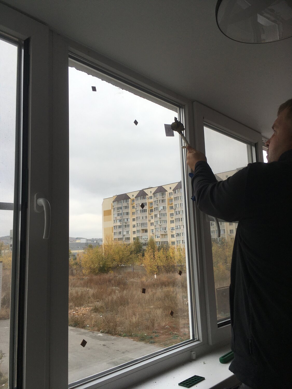окна от застройщика, окна, окно, окна балкона, окна в квартире