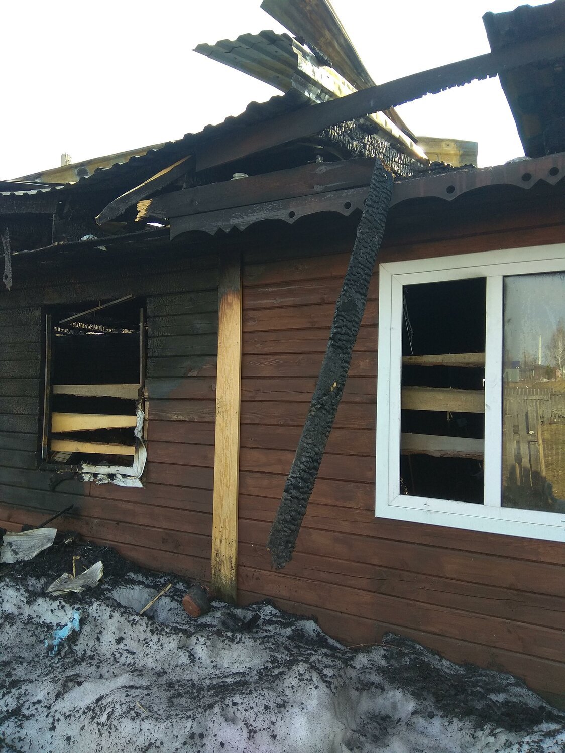 сгоревший дом, пожар в доме, пожар в частном доме, пожар, дом в