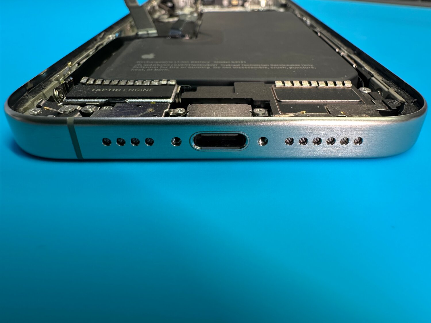 внутренности айфона, iphone 6s inside, айфон в разборе, ремонт iphone, разобранный айфон
