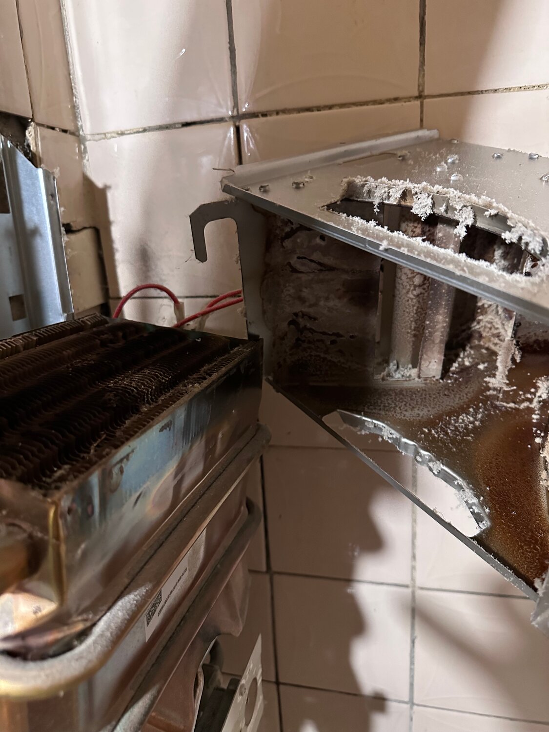 теплообменник газовой колонки, теплообменник газового котла, газовая колонка нева прогорание теплообменника, прочистка теплообменника газового котла ферроли, теплообменник котла