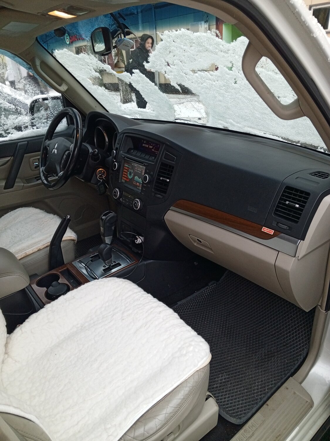 митсубиси паджеро 4, митсубиси паджеро 4 салон, mitsubishi pajero 4 салон, паджеро 4 салон, Jeep Commander