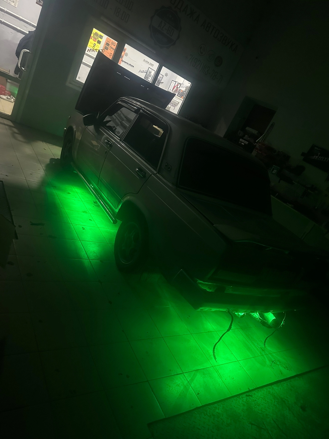 ваз 2106 с подсветкой днища, ваз 2107 neon, 2107 lada, 2107 подсветка днища, ваз 2107 тюнинг