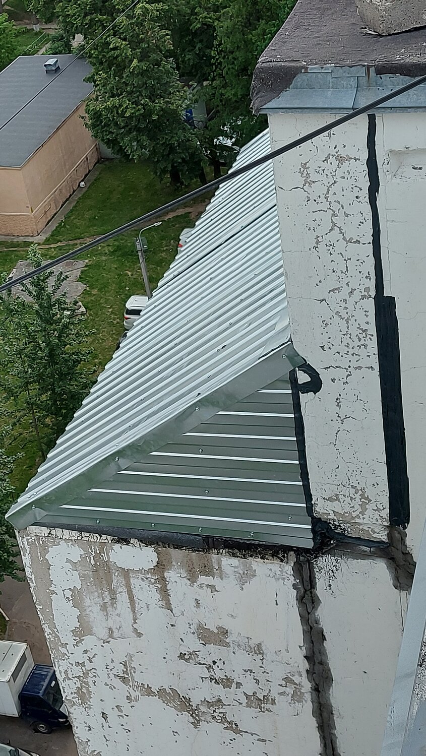 крыша балкона на последнем этаже, крыша балкон, козырек балкона, козырек на балконе последнего этажа, крыша лоджии на последнем этаже