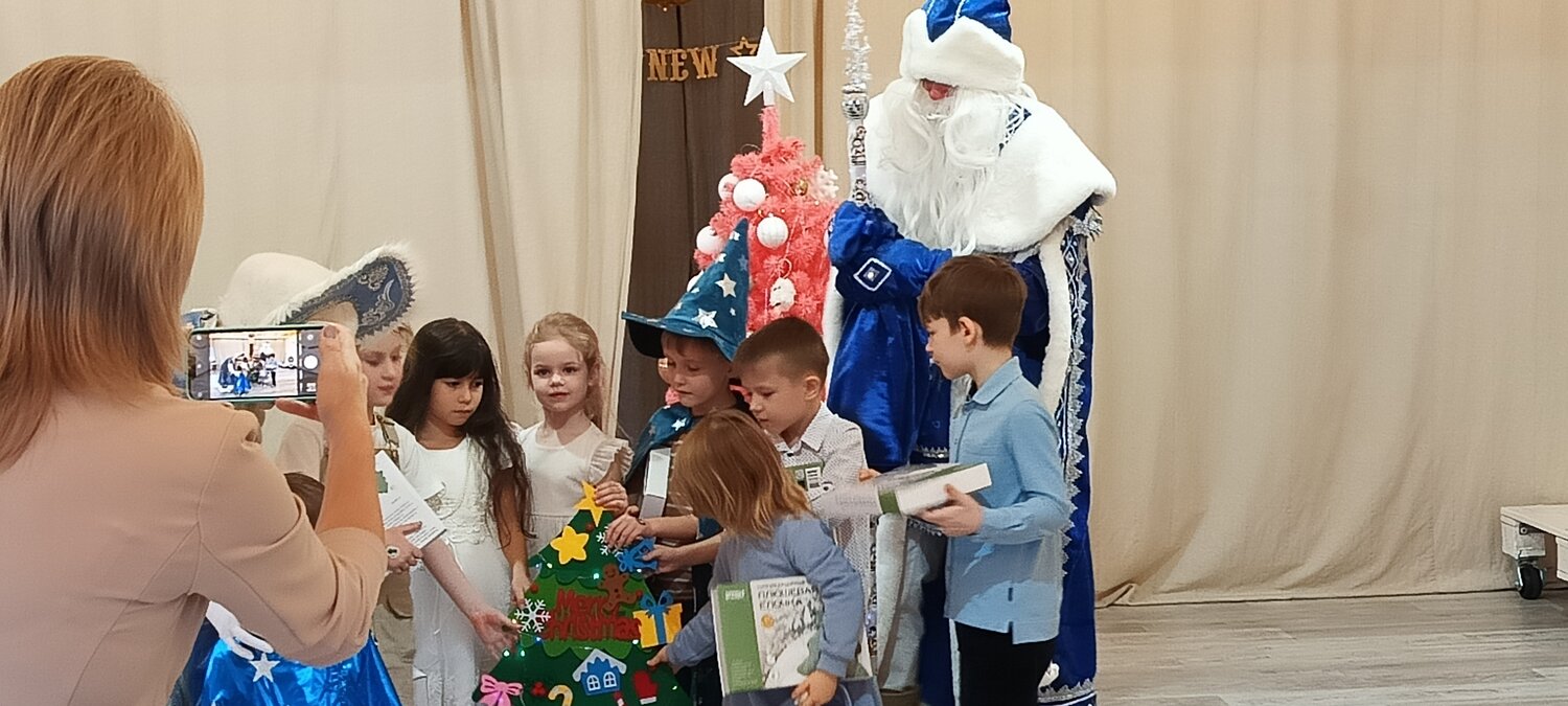 новогодний утренник, новогодние елки, новый год праздник, новогоднее представление, новогодние праздники