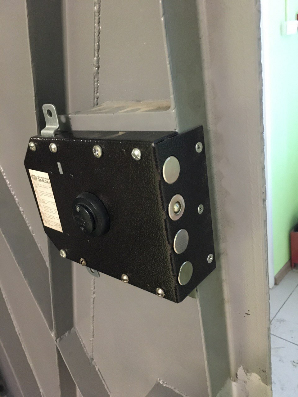 замок накладной гаражный, эльбор замок накладной, дверной замок, риф 1 гаражный замок, врезной замок в гаражные ворота
