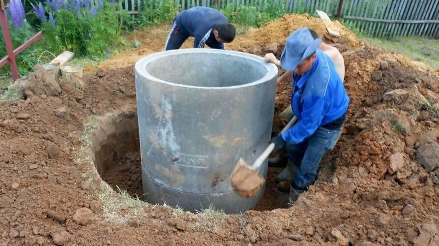 глиняный замок колодца к2, копка колодца, глиняный замок колодца, колодец из бетонных колец, септик из бетонных колец