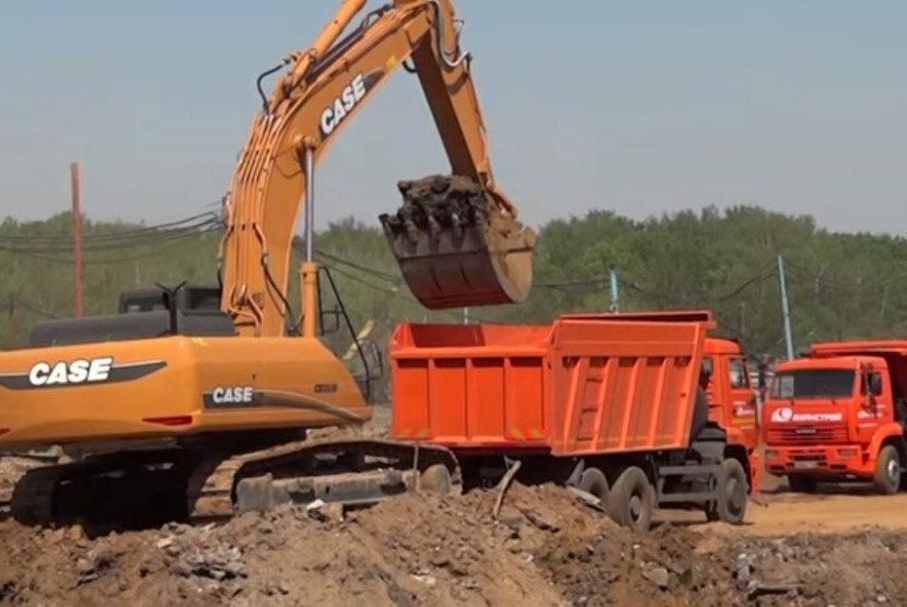вывоз грунта, работа экскаватора, экскаватор на карьере, погрузка грунта, экскаватор hitachi zx 330